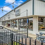 Belmont And Broadway Great For Groups Holiday home