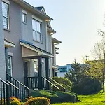 Belmont And Broadway Great For Groups