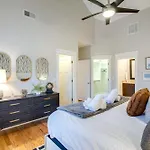Belmont And Broadway Great For Groups Holiday home