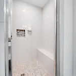 615 Vibe East Getaway 3 Miles To Downtown Holiday home