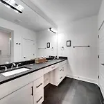 615 Vibe East Getaway 3 Miles To Downtown Holiday home