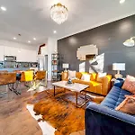 615 Vibe East Getaway 3 Miles To Downtown Holiday home