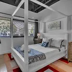 Chic New Near Dt * Nashville