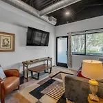 Holiday home Chic New Near Dt *