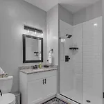 Chic New Near Dt * Nashville