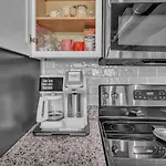 Chic New Near Dt Holiday home *