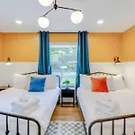 Nashoasis 10 Min To Dt, Gameroom, Huge Yard