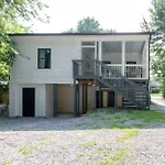 Nashoasis 10 Min To Dt, Gameroom, Huge Yard