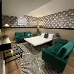 Holiday home Nashoasis 10 Min To Dt, Gameroom, Huge Yard