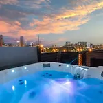 5 Star Stay! Rooftop Hot Tub Walk To Gulch * Nashville