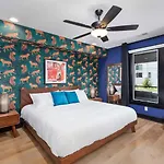 5 Star Stay! Rooftop Hot Tub Walk To Gulch * Nashville