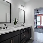 Holiday home Live Your Dream 10 Min To Broadway