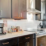 Holiday home Live Your Dream 10 Min To Broadway *