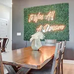 Live Your Dream 10 Min To Broadway