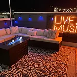 Holiday home Huge Roof Deck With Games 10 Mins To Broadway *