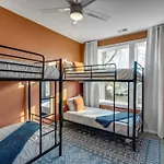 Huge Roof Deck With Games 10 Mins To Broadway Holiday home *