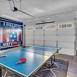 Huge Roof Deck With Games 10 Mins To Broadway