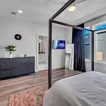 Huge Roof Deck With Games 10 Mins To Broadway *