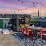 Huge Roof Deck With Games 10 Mins To Broadway