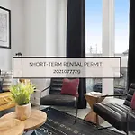Holiday home The Bluestem - Stylish Design, Rooftop With Firepit! Nashville
