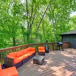 Spacious Deck Contemporary In Nashville! *
