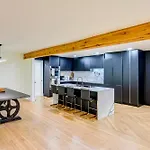 Spacious Deck Contemporary In Nashville! Holiday home *