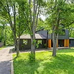 Spacious Deck Contemporary In Nashville! *