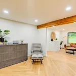 Holiday home Spacious Deck Contemporary In Nashville!