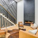 Holiday home Spacious Deck Contemporary In Nashville! Nashville