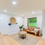 Holiday home Spacious Deck Contemporary In Nashville!