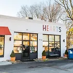 Holiday home East Getaway - Walk To Parks Golf & Music Spots