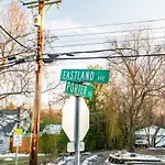 Holiday home East Getaway - Walk To Parks Golf & Music Spots Nashville