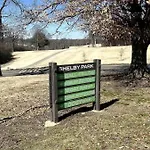 East Getaway - Walk To Parks Golf & Music Spots Holiday home *