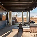 Holiday home Lucky Bachelor 5 Min To Broadway With Hot Tub
