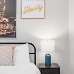 Holiday home Lucky Bachelor 5 Min To Broadway With Hot Tub