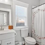Lucky Bachelor 5 Min To Broadway With Hot Tub Holiday home Nashville