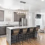 Lucky Bachelor 5 Min To Broadway With Hot Tub * Nashville