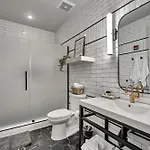 Apartment B 4br By Maddox