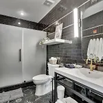 Apartment B 4br By Maddox *