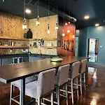 B 4br By Maddox Apartment