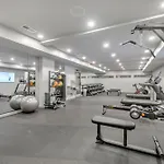 Hyve-Retro Modern-Full Gym-Walk To Broadway