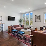 The Southern Lady & Gentleman - Rooftop Patios Holiday home