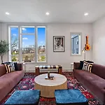 The Southern Lady & Gentleman - Rooftop Patios Holiday home *