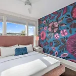 The Southern Lady & Gentleman - Rooftop Patios Holiday home *