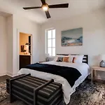 West End Escape - New Build With Rooftop Views * Nashville