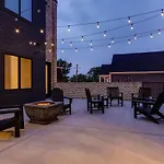 Holiday home West End Escape - New Build With Rooftop Views