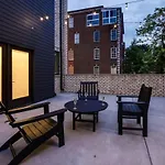 Holiday home West End Escape - New Build With Rooftop Views