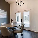 West End Escape - New Build With Rooftop Views Holiday home