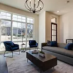 West End Escape - New Build With Rooftop Views Holiday home