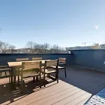 Holiday home West End Escape - New Build With Rooftop Views